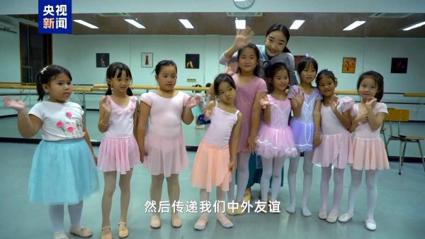 仁信配资 教汉语也教包饺子 这四位青年教师的“东方小课堂”超受欢迎的